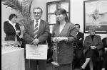 Preberanie ceny Debut roka 1997 - Cena za voľnosť od Táni Keleovej-Vasilkovej